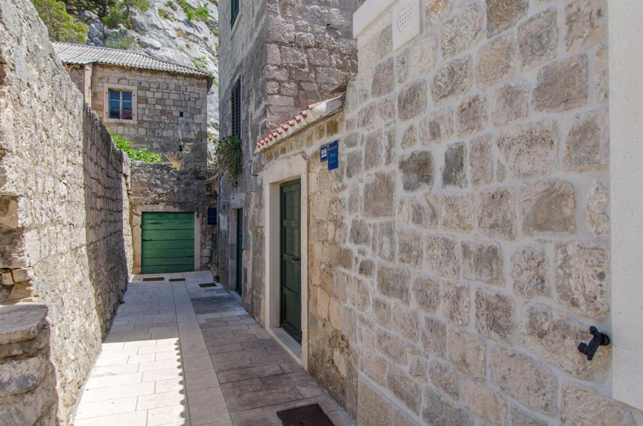 אומיס Apartments Mira מראה חיצוני תמונה