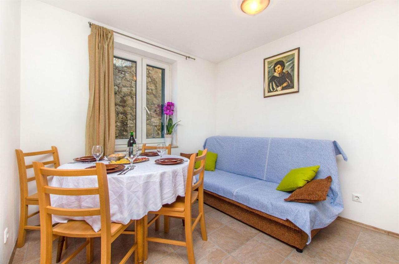 אומיס Apartments Mira מראה חיצוני תמונה