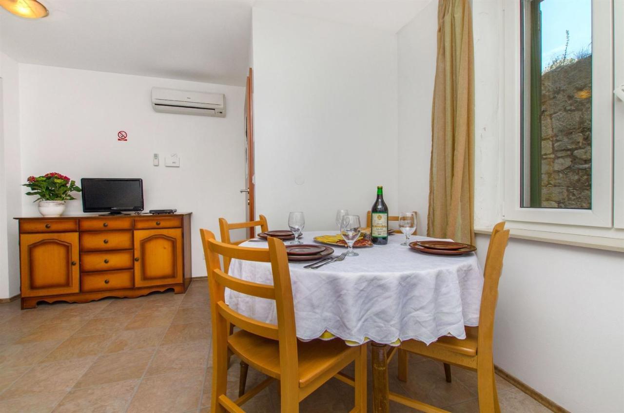 אומיס Apartments Mira מראה חיצוני תמונה