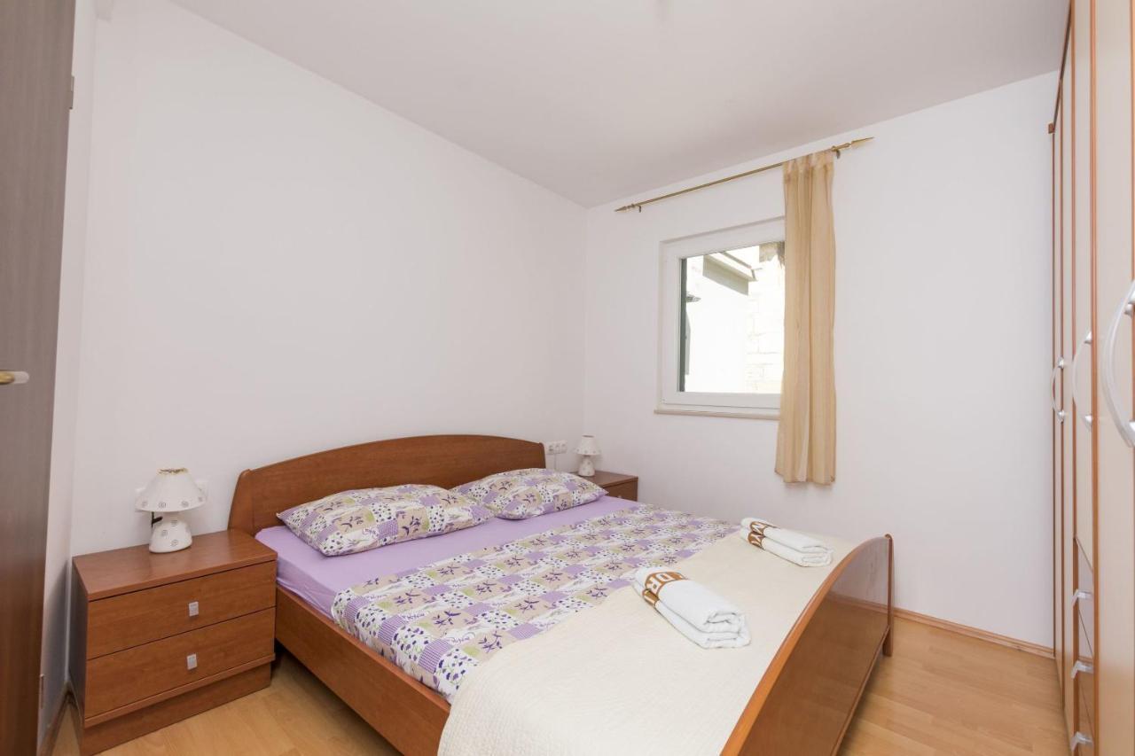 אומיס Apartments Mira מראה חיצוני תמונה