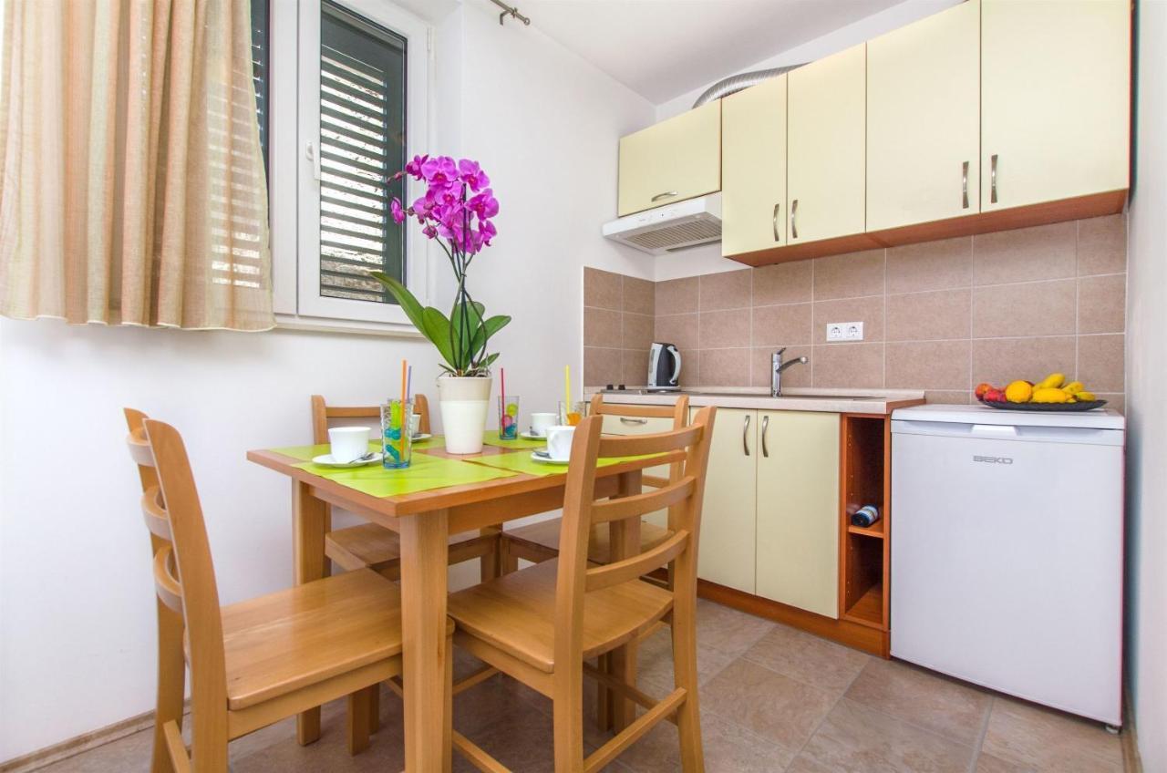 אומיס Apartments Mira מראה חיצוני תמונה