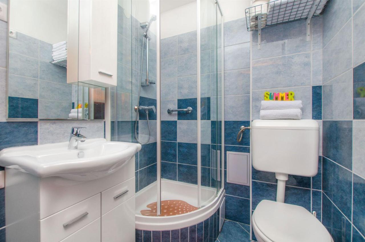 אומיס Apartments Mira מראה חיצוני תמונה