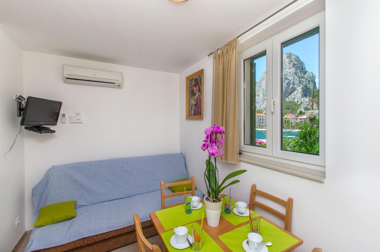 אומיס Apartments Mira מראה חיצוני תמונה