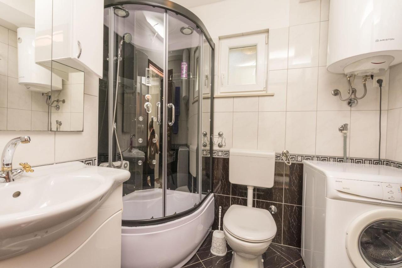 אומיס Apartments Mira מראה חיצוני תמונה