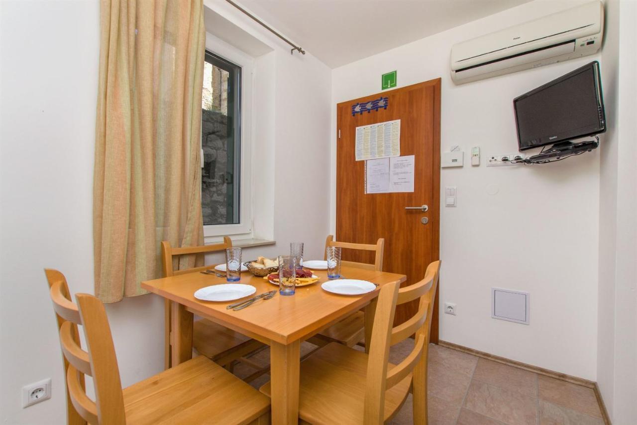אומיס Apartments Mira מראה חיצוני תמונה