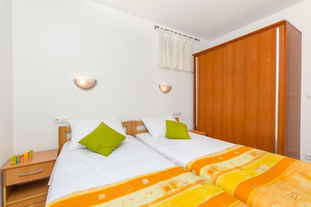 אומיס Apartments Mira מראה חיצוני תמונה