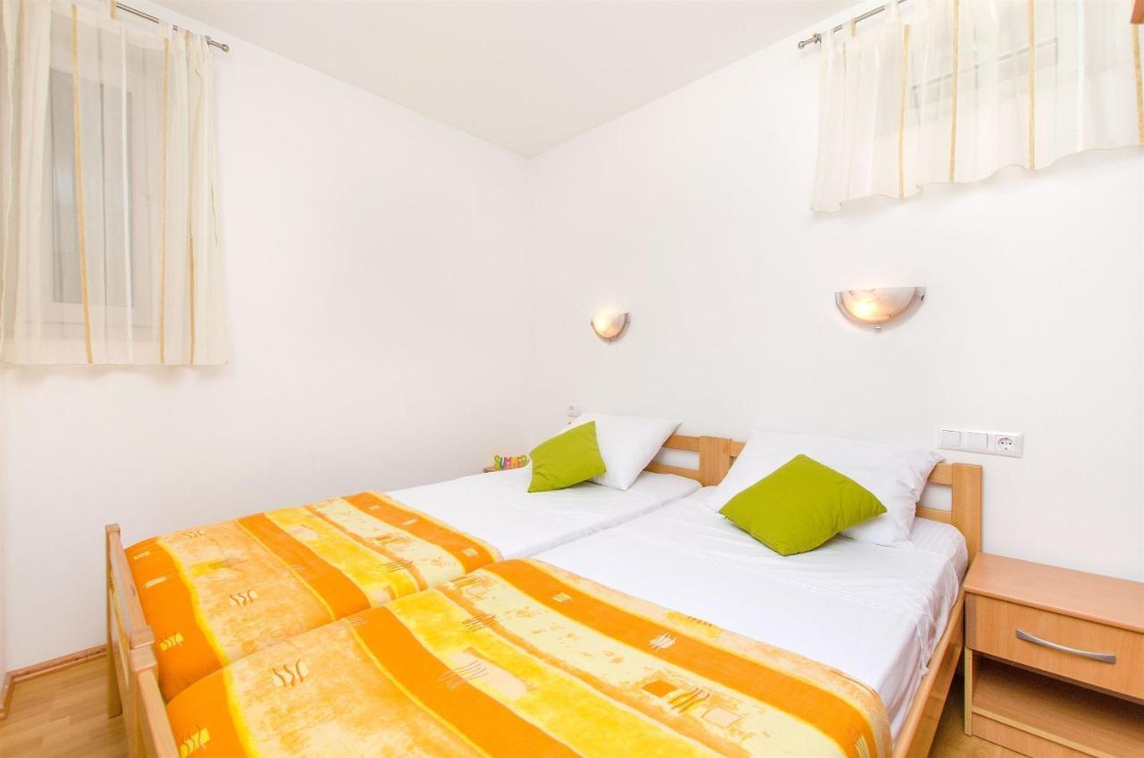 אומיס Apartments Mira מראה חיצוני תמונה