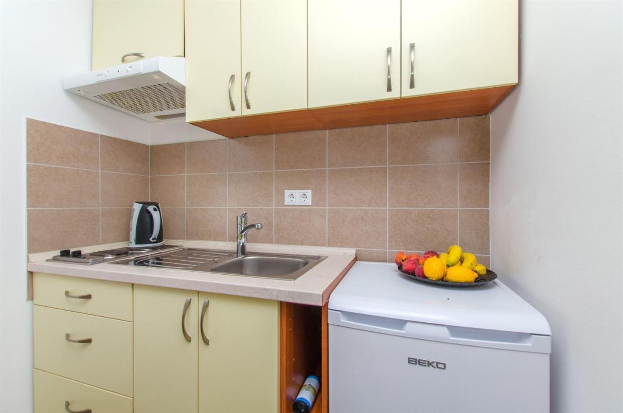 אומיס Apartments Mira מראה חיצוני תמונה