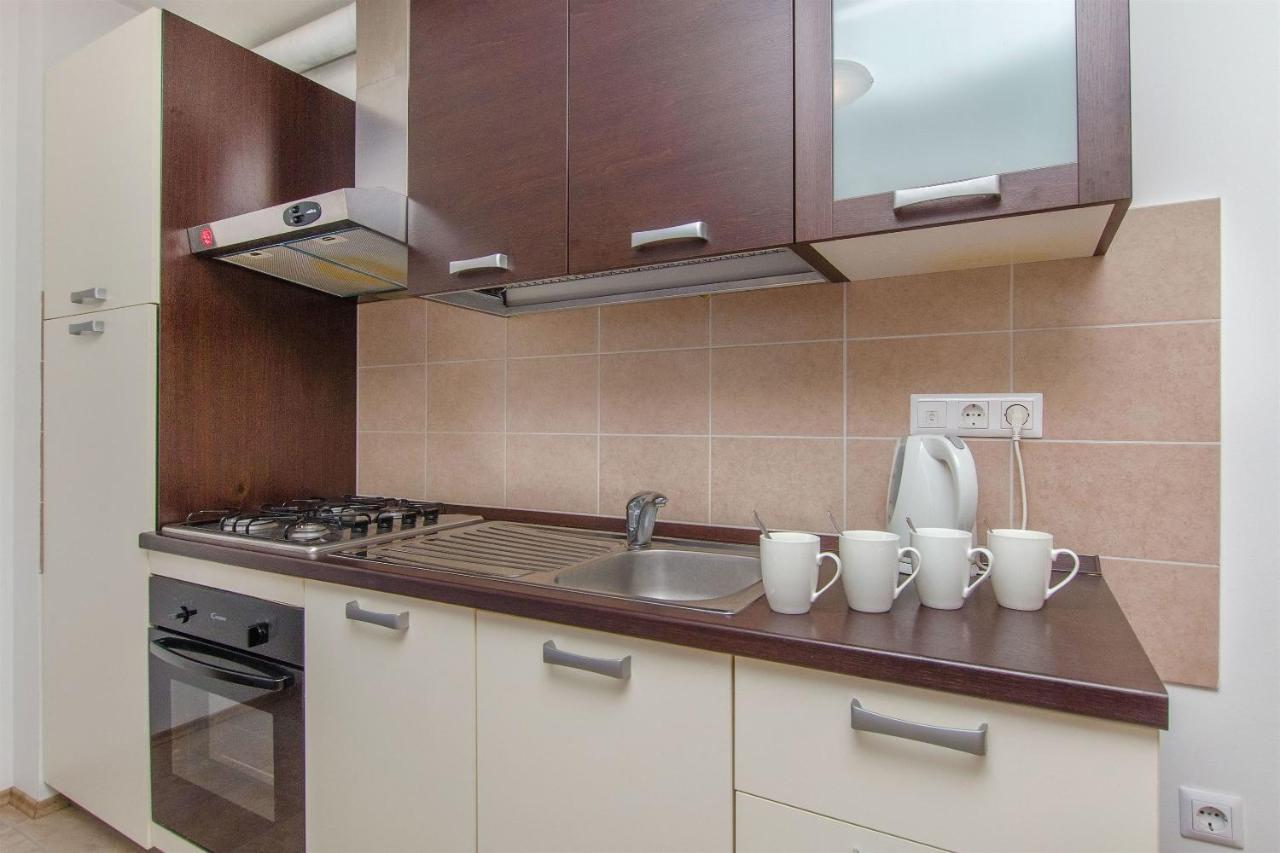 אומיס Apartments Mira מראה חיצוני תמונה