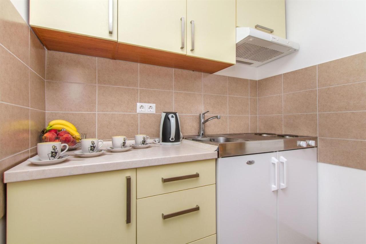 אומיס Apartments Mira מראה חיצוני תמונה