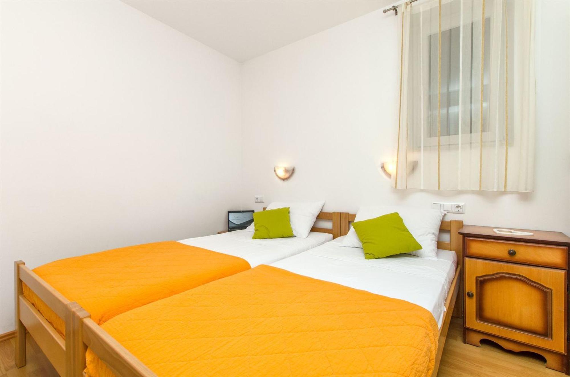 אומיס Apartments Mira מראה חיצוני תמונה