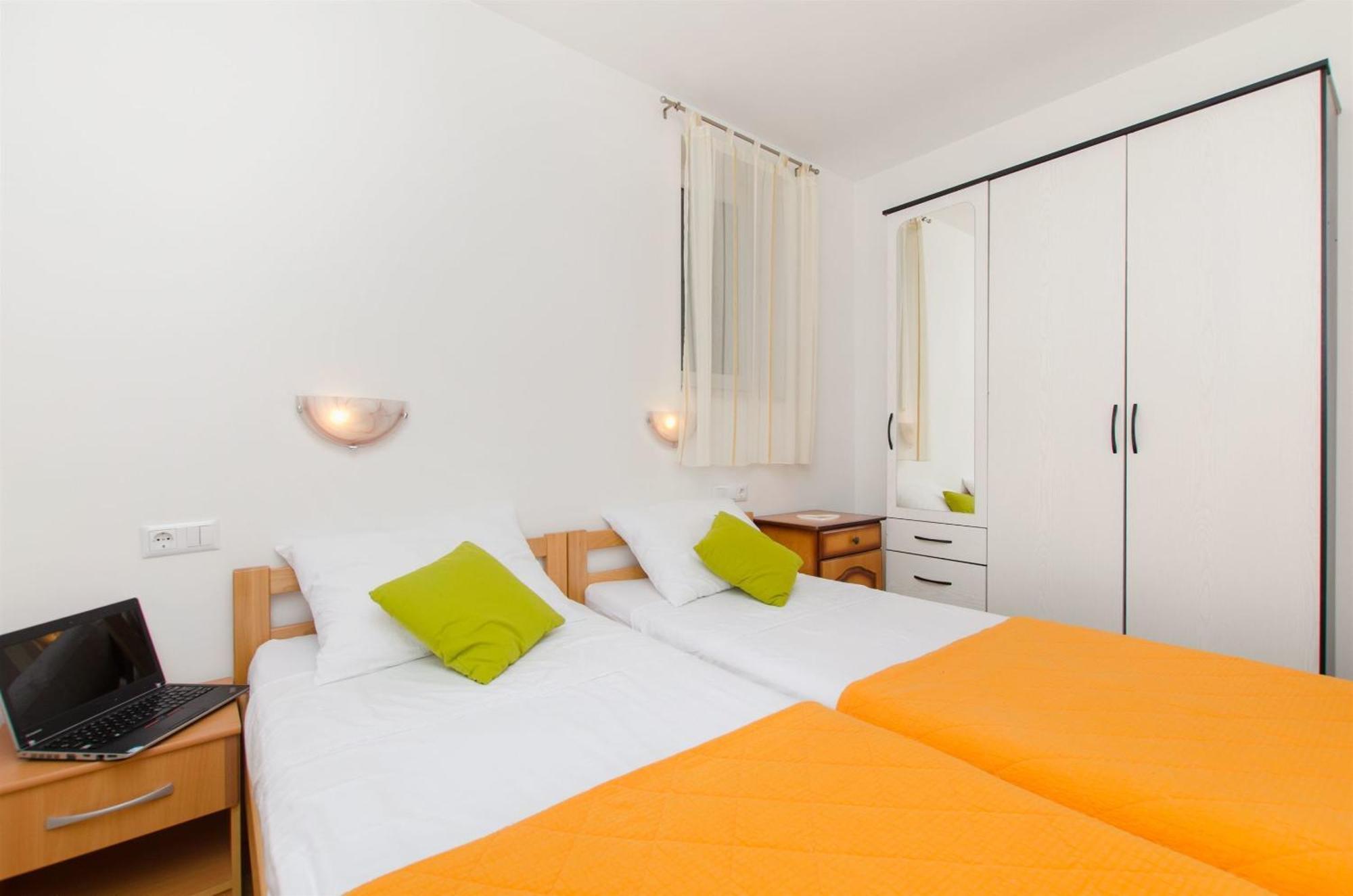 אומיס Apartments Mira מראה חיצוני תמונה