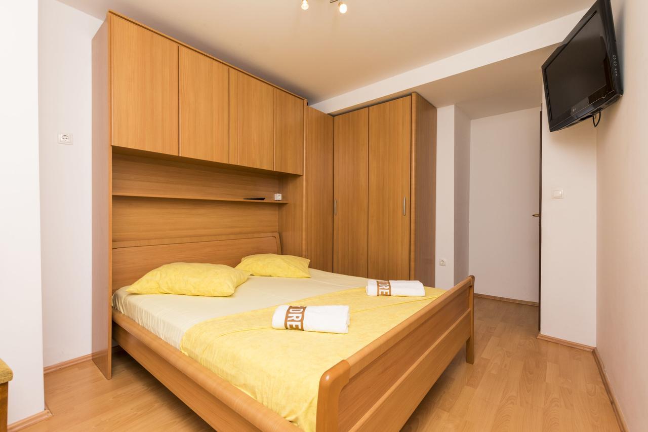 אומיס Apartments Mira מראה חיצוני תמונה