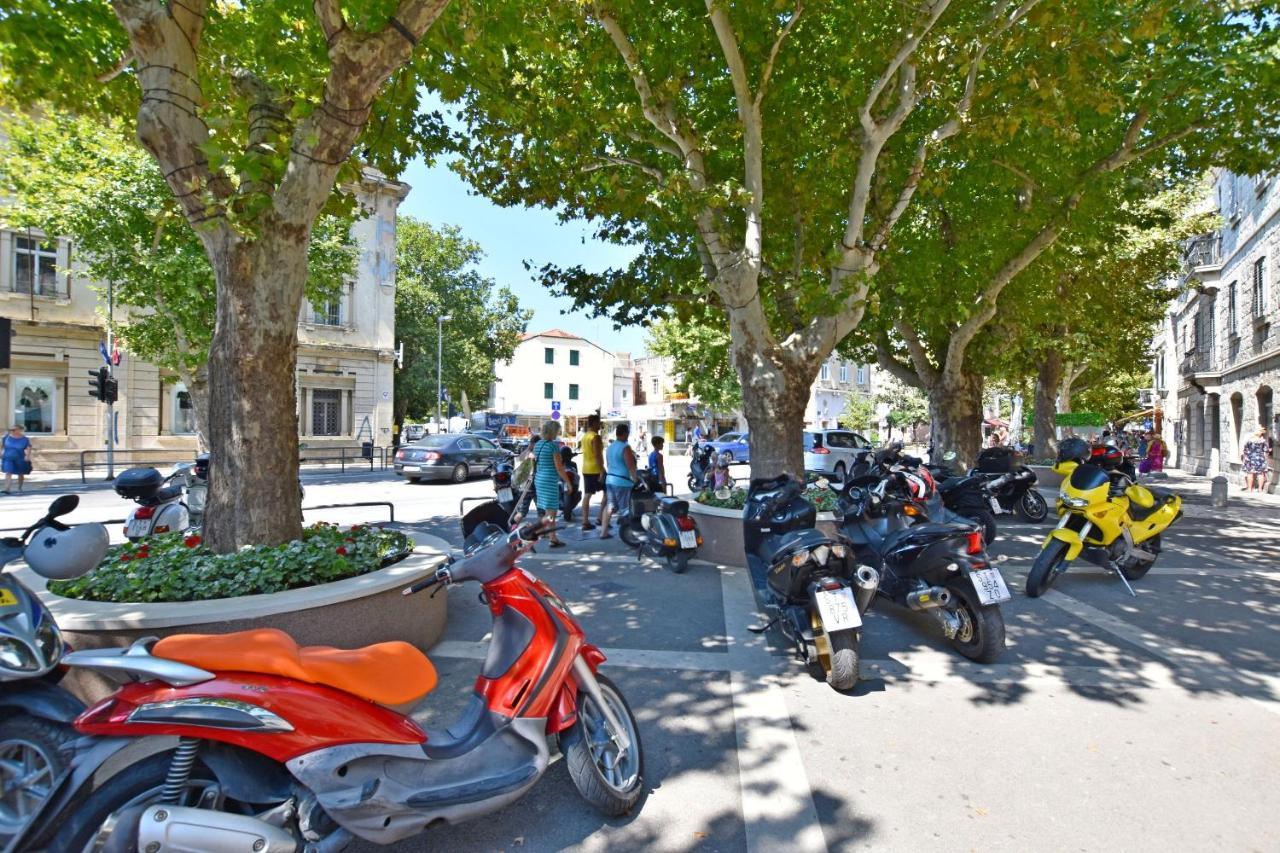 אומיס Apartments Mira מראה חיצוני תמונה