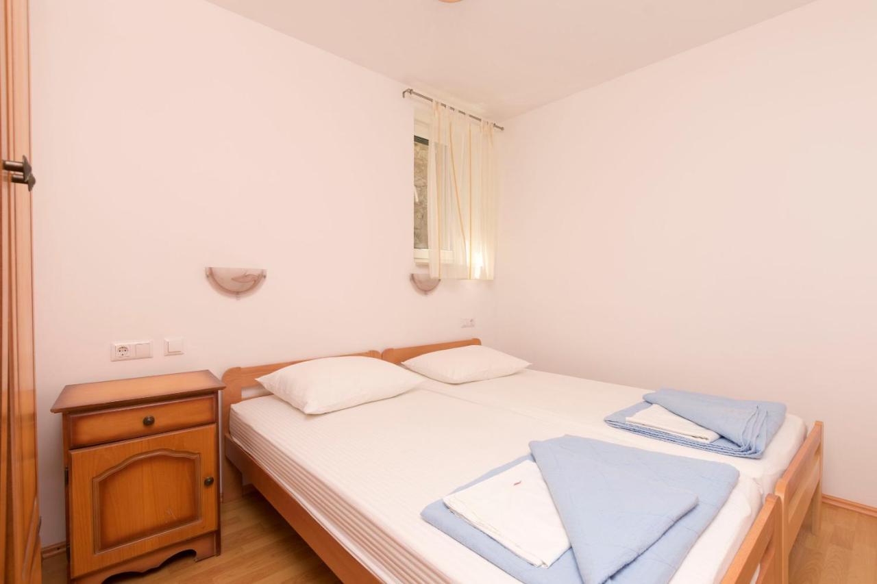 אומיס Apartments Mira מראה חיצוני תמונה